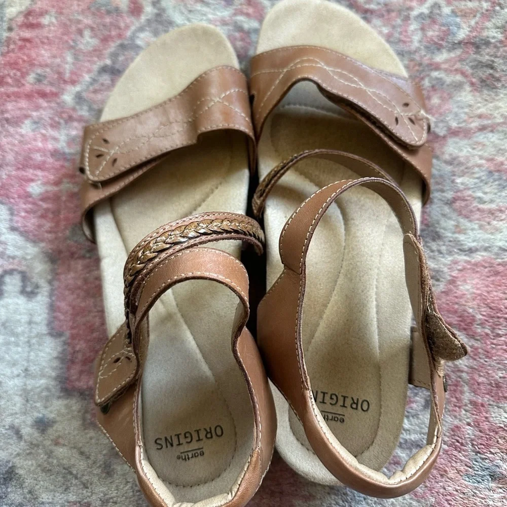 Earth Spirit Bria neutral sandal size 10 W Wide